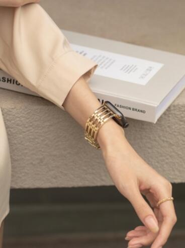 https://fulmo-img-server.com/watchbelt-lab/beeec97f-4878-4b0e-aaa4-522a552fa9ca.jpg