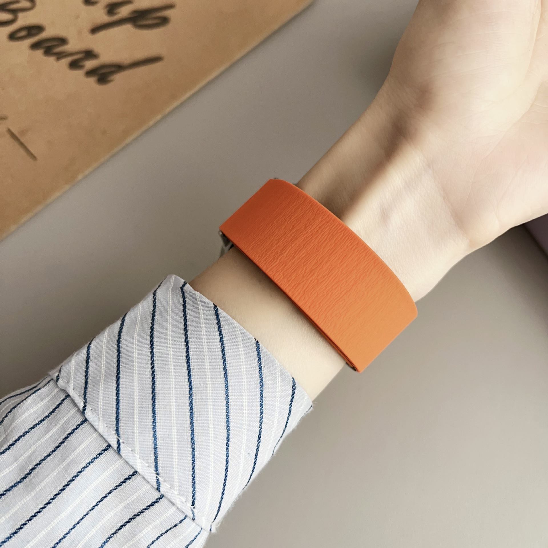 https://fulmo-img-server.com/watchbelt-lab/c23779af-552a-4695-b3ab-aee965f9bd0f.jpg