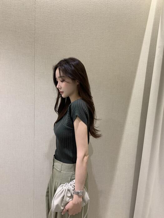 https://fulmo-img-server.com/waverry/2831a15bf0f845aacc839ee4863b7eb0.jpg