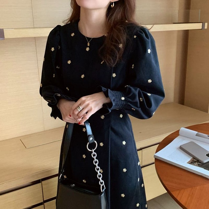 骨格ウェーブ服ウエストタック花柄ワンピース