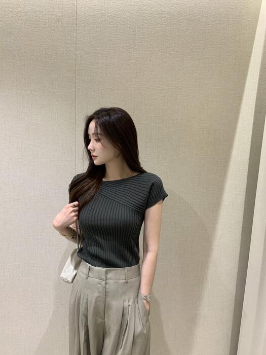 https://fulmo-img-server.com/waverry/b96464b3113a73af13067505184b980c.jpg