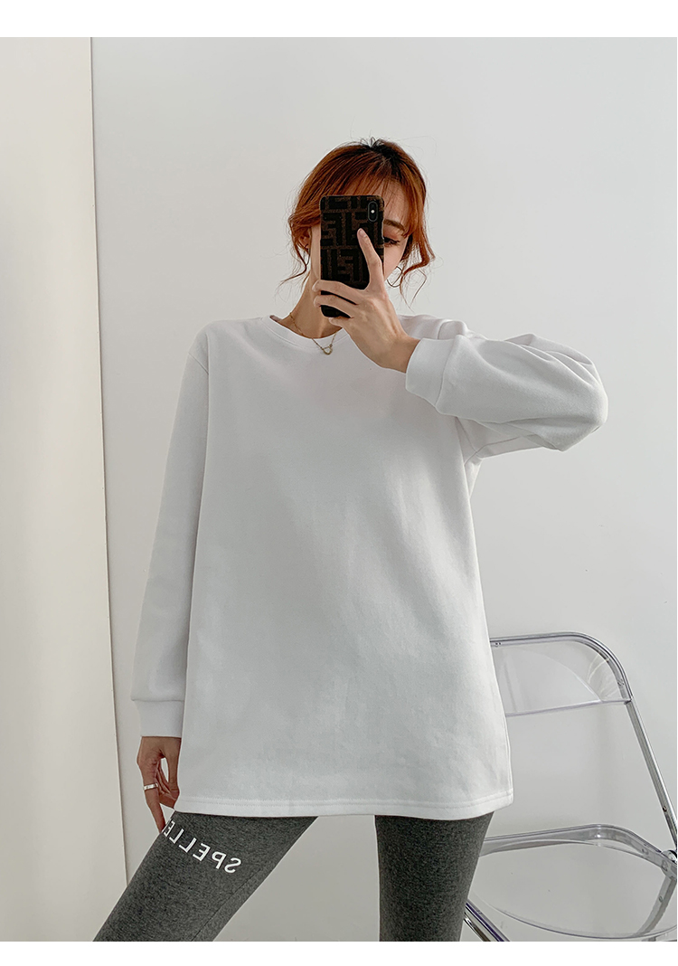 白コーデ シンプル長袖プルオーバー