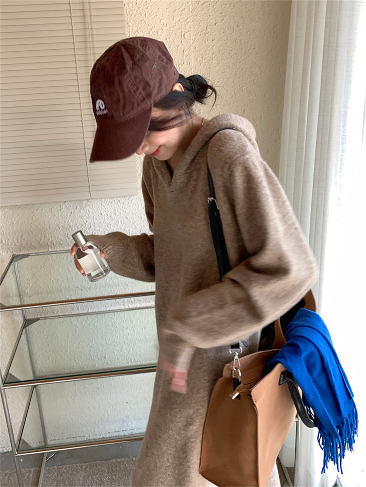 白コーデ フード付きニットワンピース 秋冬ロング丈 肌に優しい