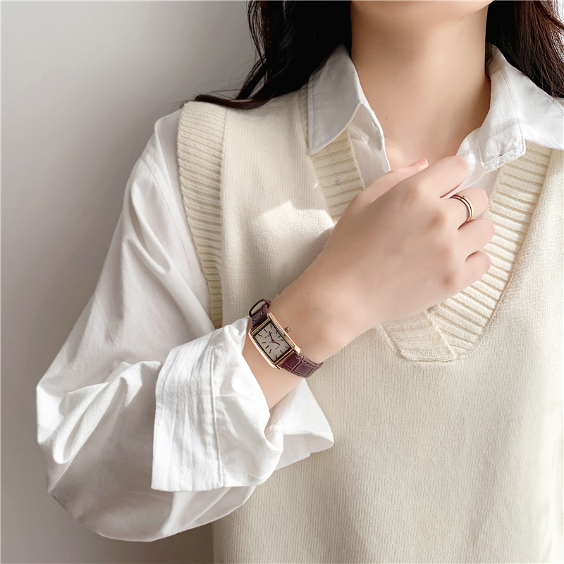 白コーデ 袖付きニットベスト重ね着風長袖シャツ✨