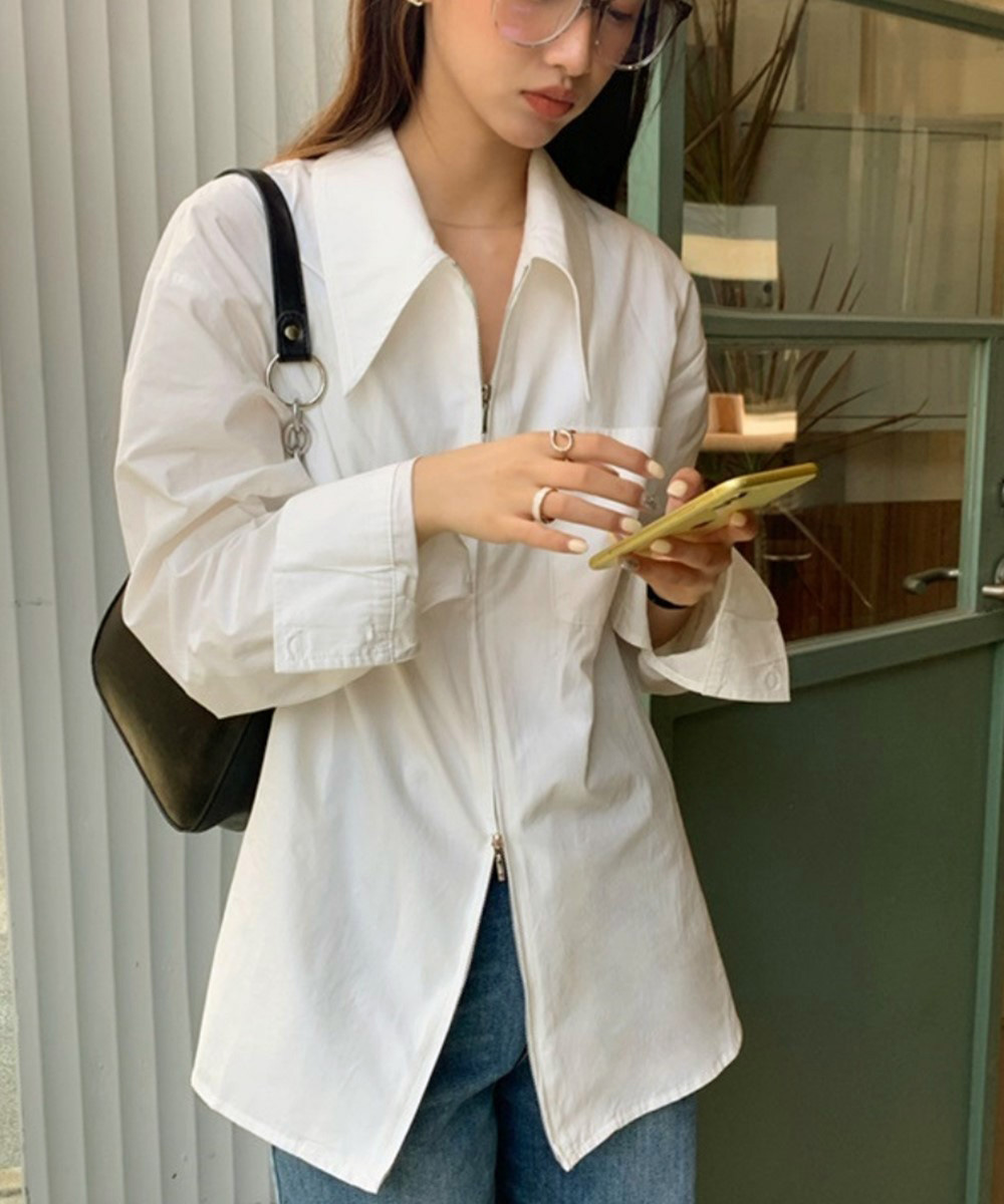 白コーデ ダブルジップ白シャツ 羽織りカーディガン