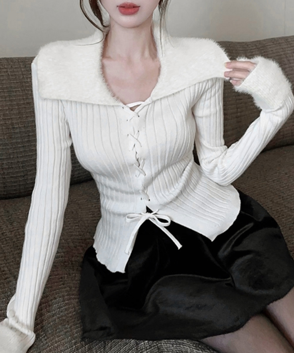 白コーデ ふわもこファー襟 編み上げリブニット 着やせトップス