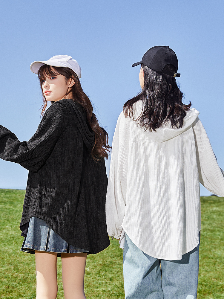 白コーデ フード付きリラックスシャツ