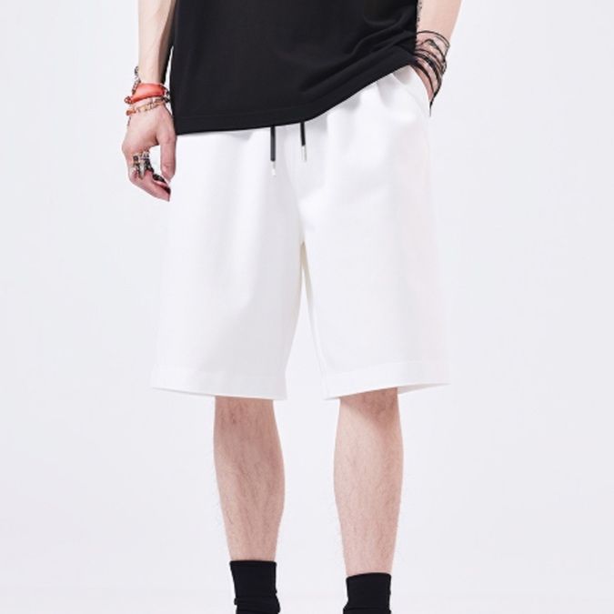 白コーデ シンプル紐付きハーフパンツ