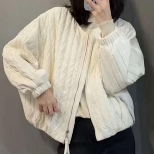 白コーデ ふんわりキルティングブルゾン