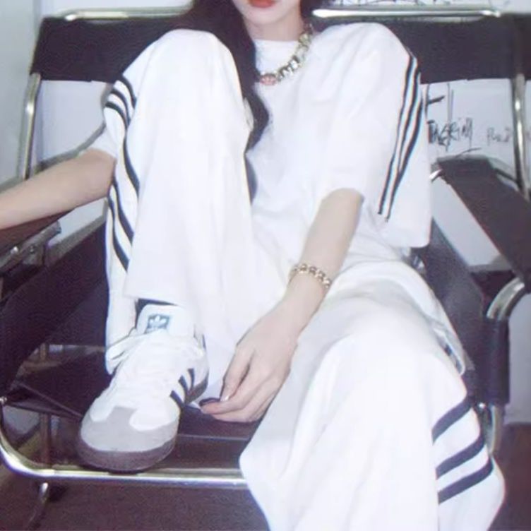 白コーデ ストライプラインスポーティブラウス