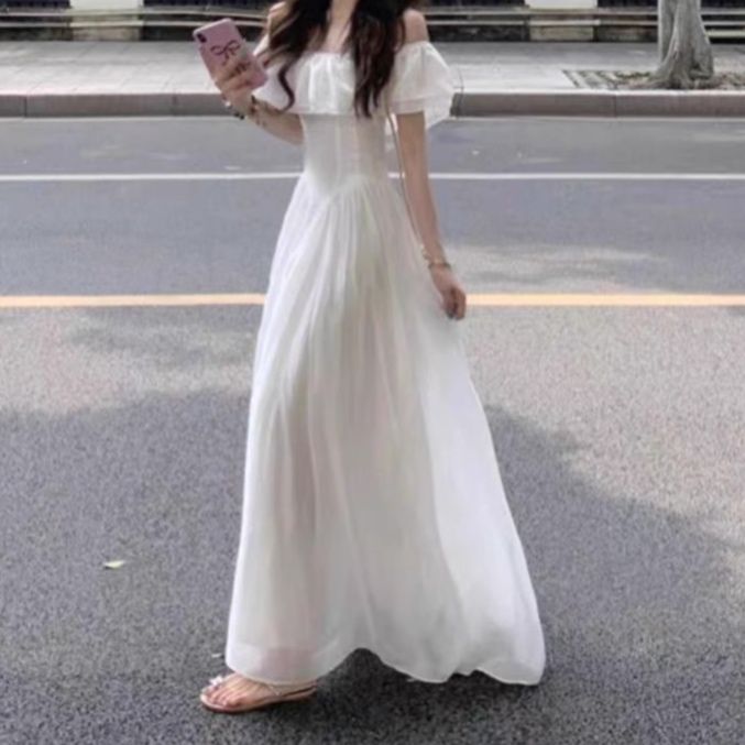白コーデ ふんわりオフショルダーマキシワンピース