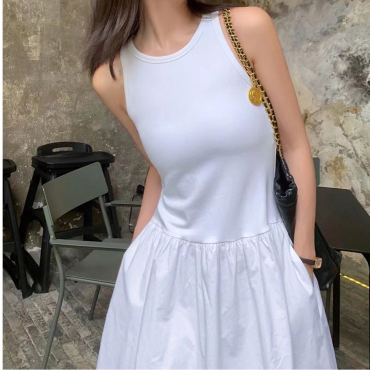 白コーデ ゆったりシルエットマキシワンピース