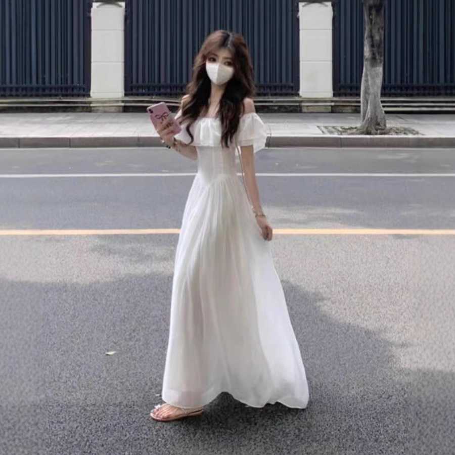 白オフショルで作る!上品トレンドコーデ5選