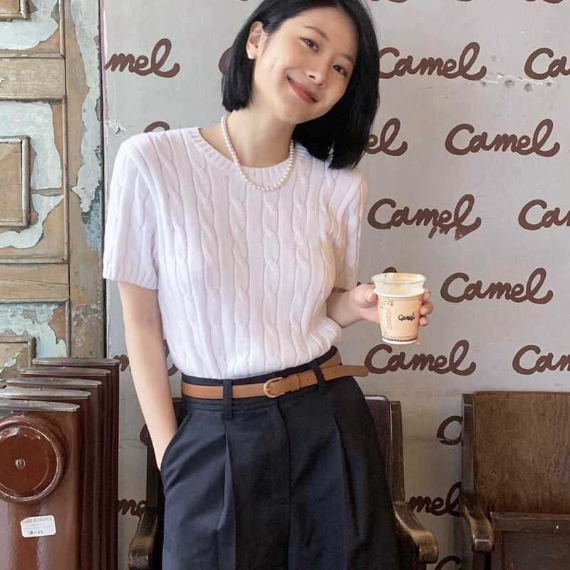 白ニット合わせ方で美人度アップ!毎日のコーデが華やぐアイテム5選