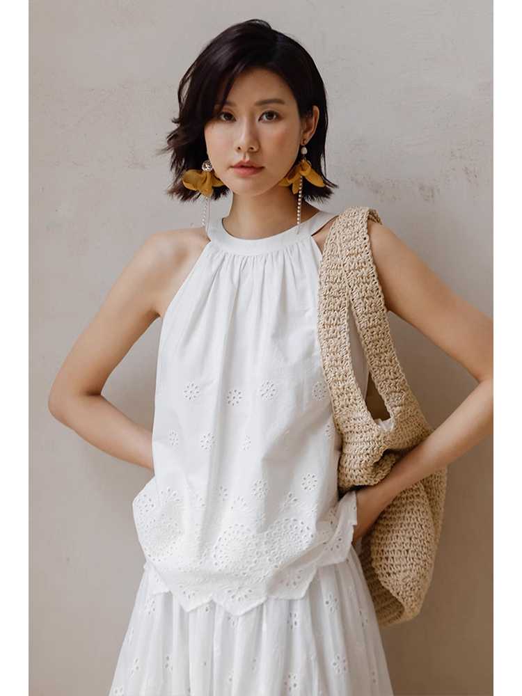 毎日のスタイルが格上げされる!白シャツとジャケットコーデで好印象を叶えるアイテム5選