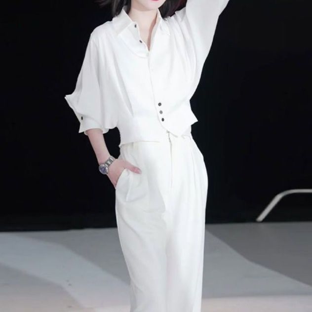 白コーデ 洗練シルエットゆったりブラウス