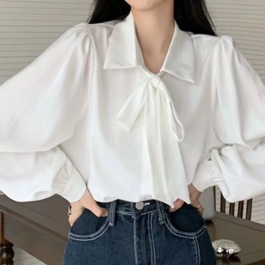 白コーデ リボン付き袖ふんわりブラウス