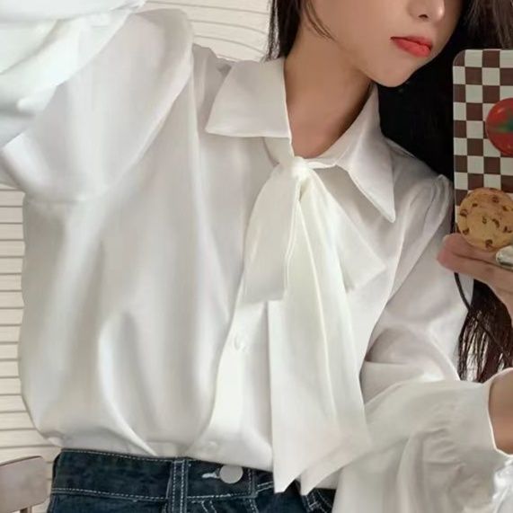 白コーデ リボン付き袖ふんわりブラウス