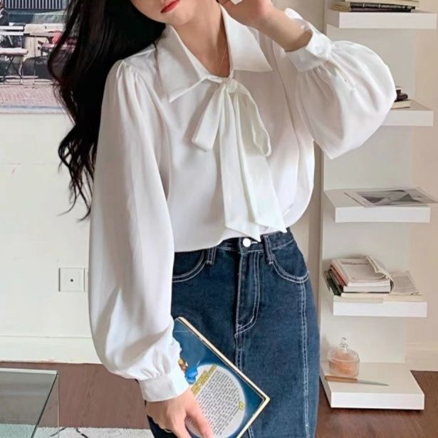 白コーデ リボン付き袖ふんわりブラウス