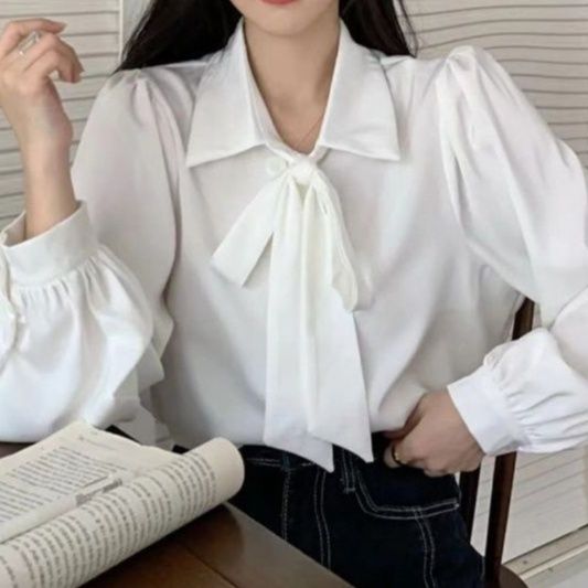白コーデ リボン付き袖ふんわりブラウス