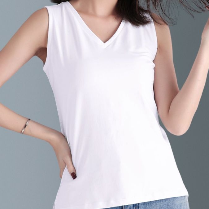 白コーデ 洗練ノースリーブ 上品Vネック