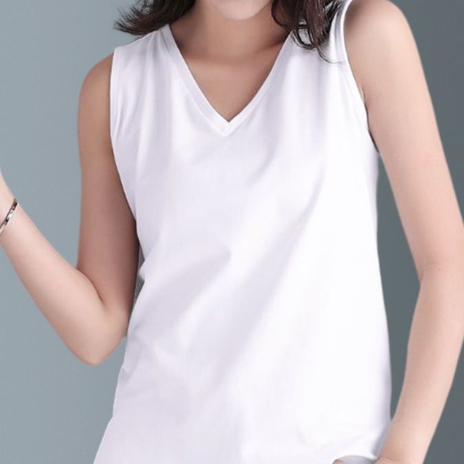 白コーデ 洗練ノースリーブ 上品Vネック