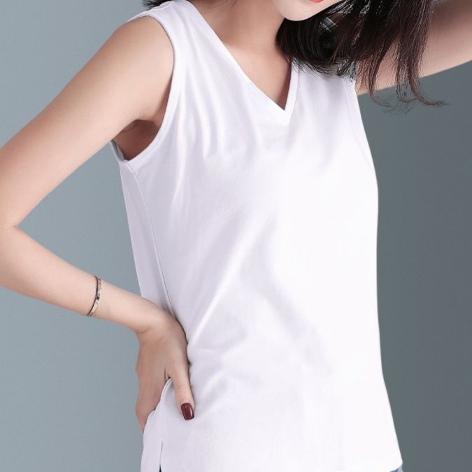 白コーデ 洗練ノースリーブ 上品Vネック