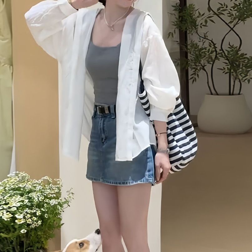 白コーデ さらりシルエット薄手パーカー