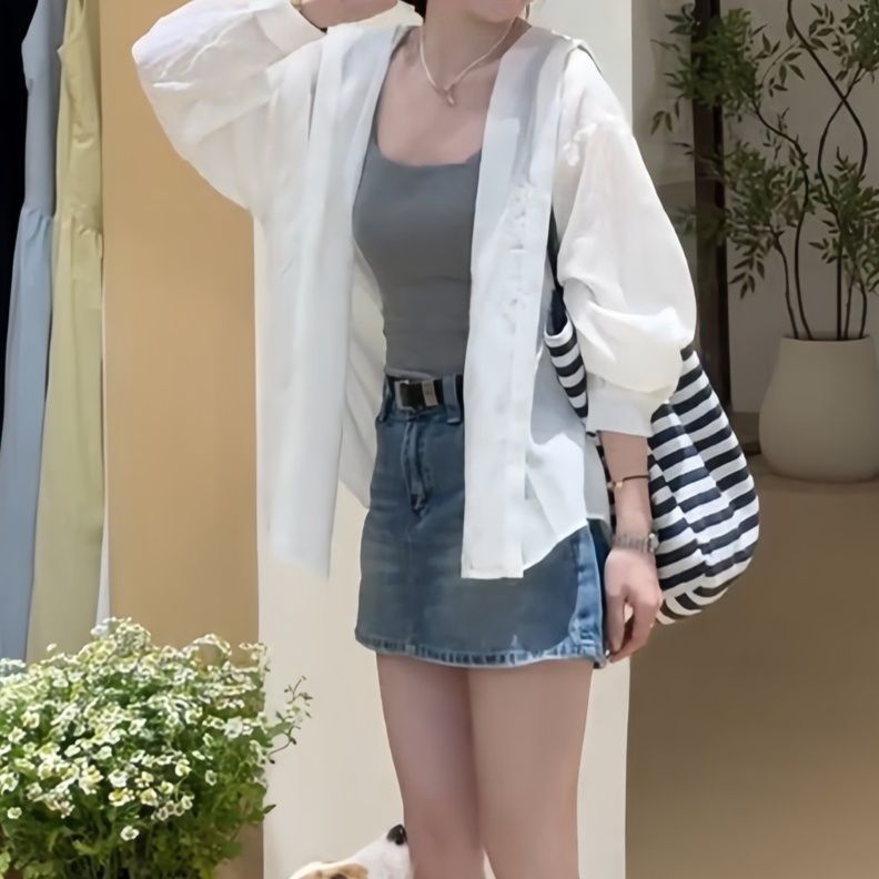 白コーデ さらりシルエット薄手パーカー