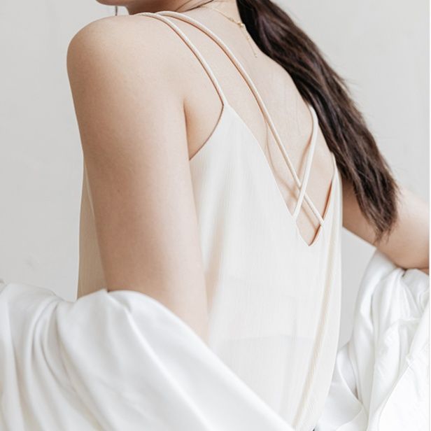 白コーデ クロスストラップ キャミソール