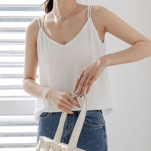 白コーデ クロスストラップ キャミソール
