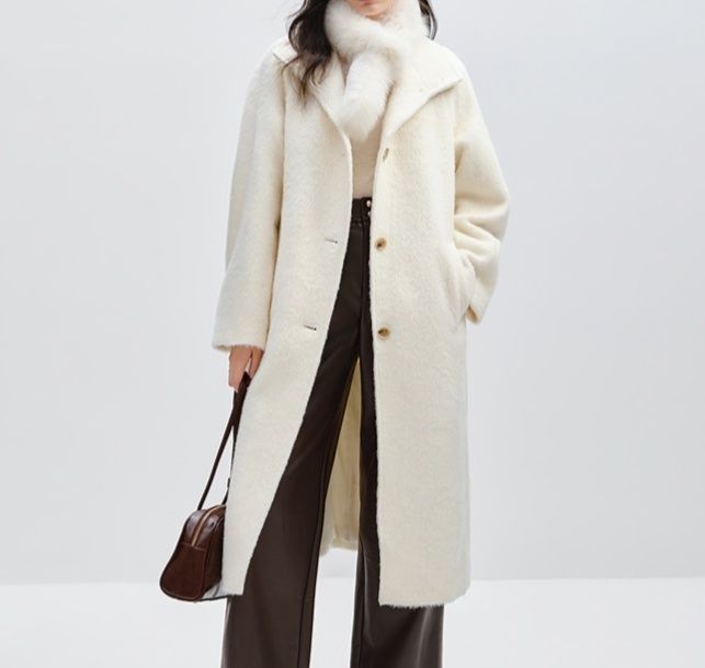 白コーデ ふんわり温もり長め丈コート