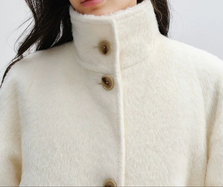 白コーデ ふんわり温もり長め丈コート