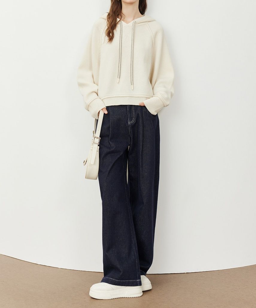 白コーデ あったかフード付きニットプルオーバー