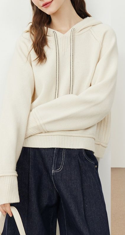 白コーデ あったかフード付きニットプルオーバー