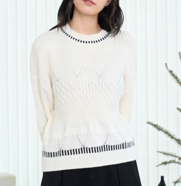 白コーデ 模様編み切替えデザイン上品ニット