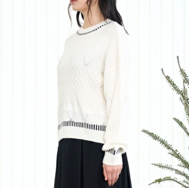 白コーデ 模様編み切替えデザイン上品ニット