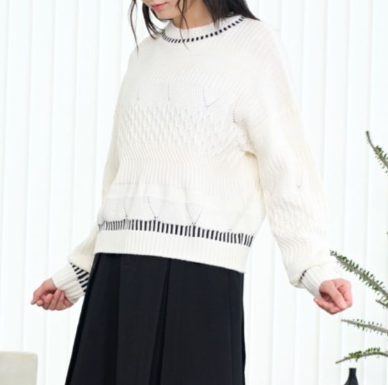 白コーデ 模様編み切替えデザイン上品ニット