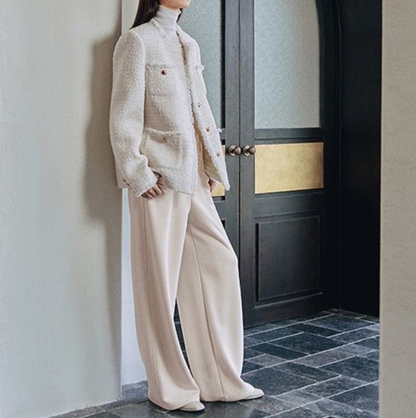 白コーデ 上質ツイードノーカラージャケット