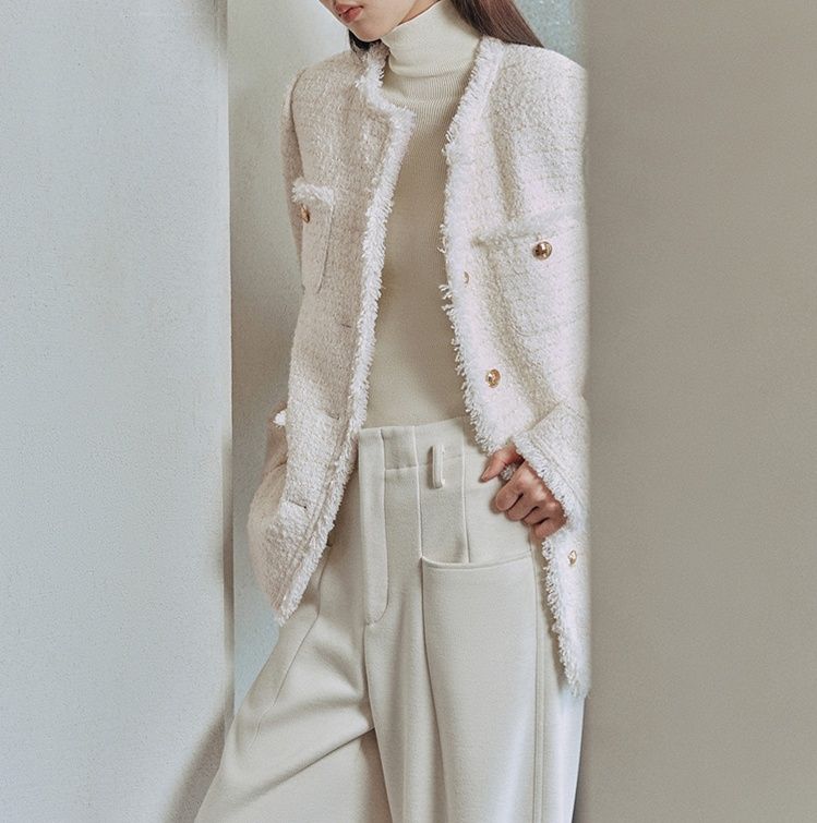 白コーデ 上質ツイードノーカラージャケット