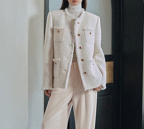 白コーデ 上質ツイードノーカラージャケット