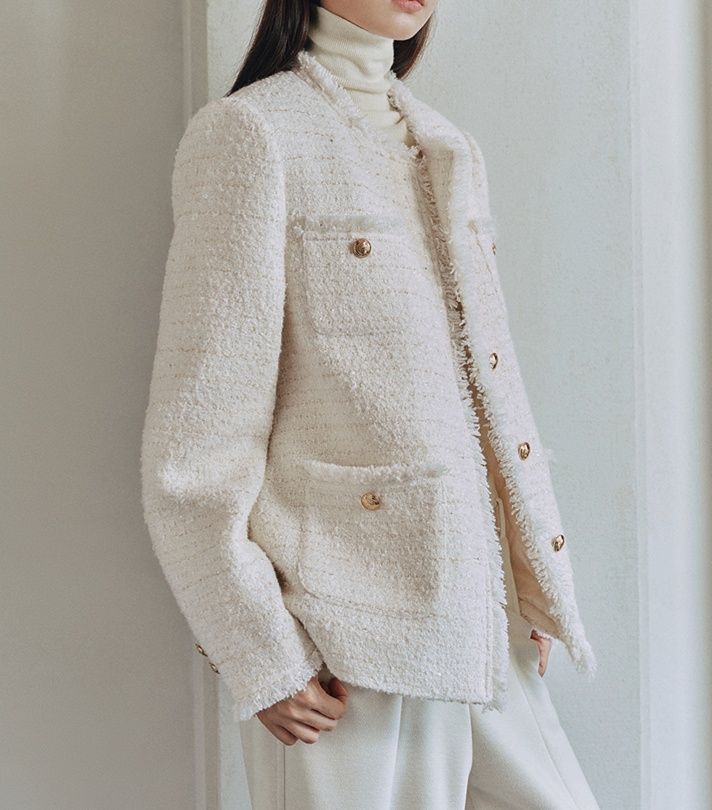 白コーデ 上質ツイードノーカラージャケット