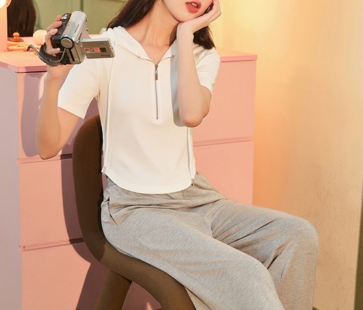 白コーデ 半袖フロントジップパーカー