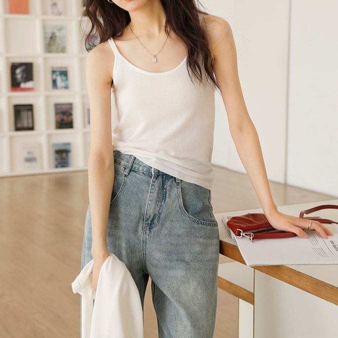 白コーデ すっきり着こなすキャミソールブラウス