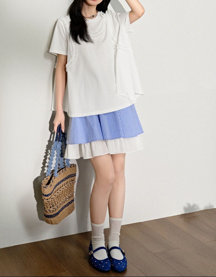 白コーデ フリルラインデザイン半袖