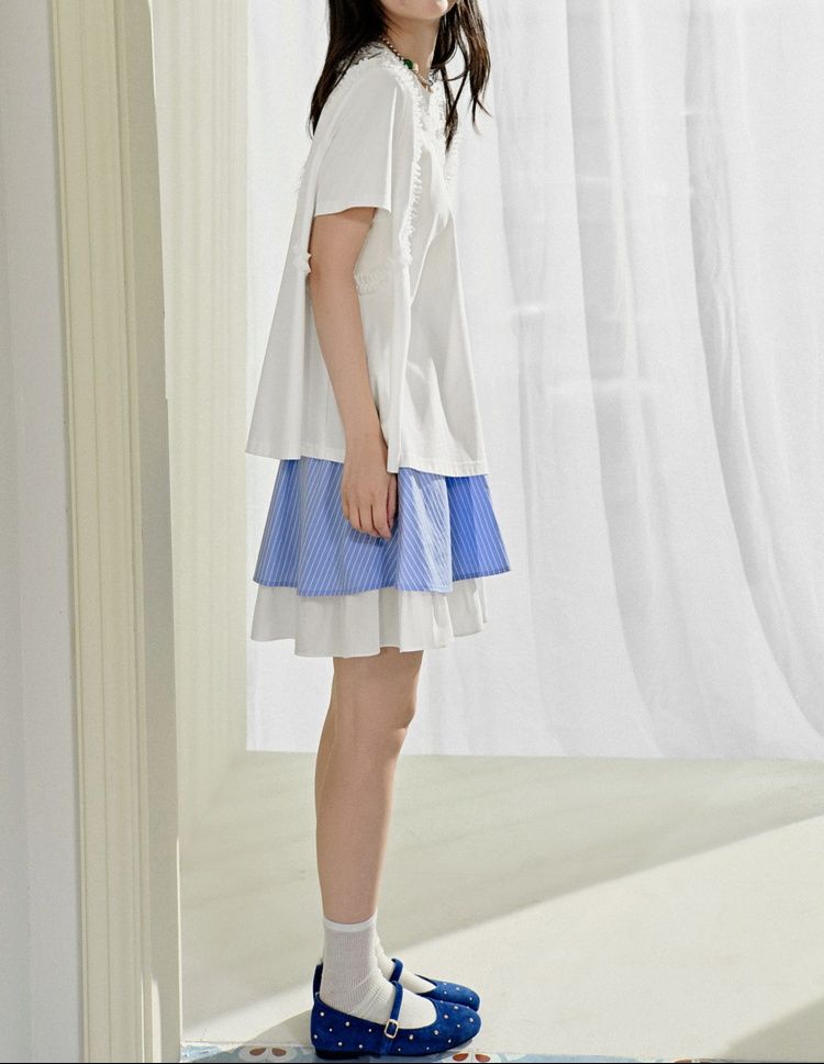 白コーデ フリルラインデザイン半袖