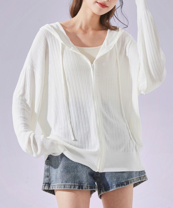 白コーデ 縦縞編み薄手フードパーカー