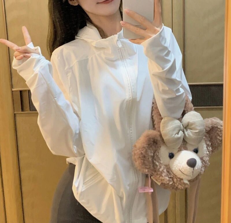 白コーデ シンプル立ち襟ジップアップパーカー