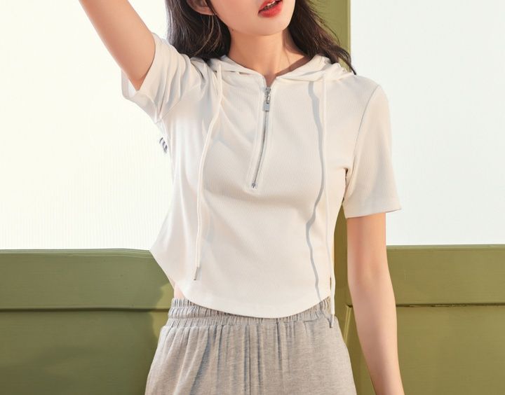 白コーデ 半袖リブ編みハーフジップパーカー