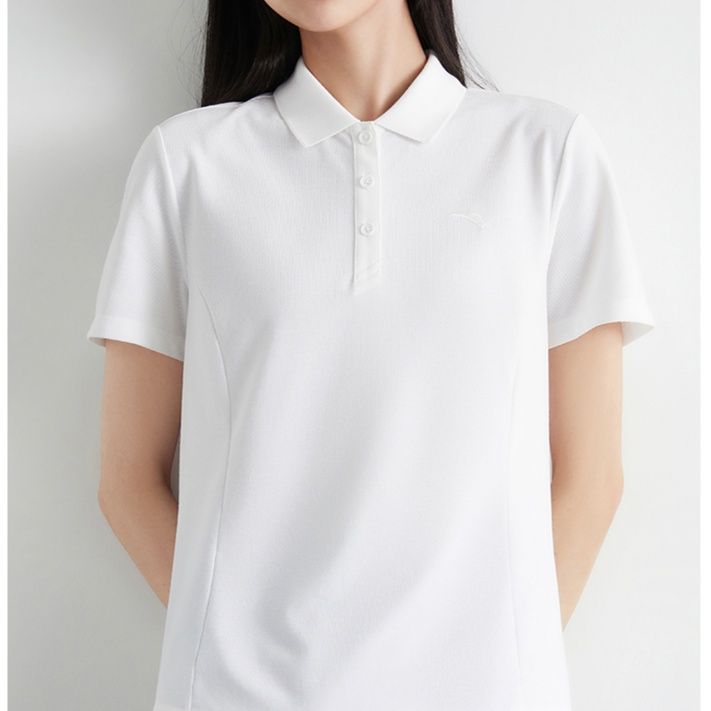 白コーデ ミニマル襟付き半袖ブラウス